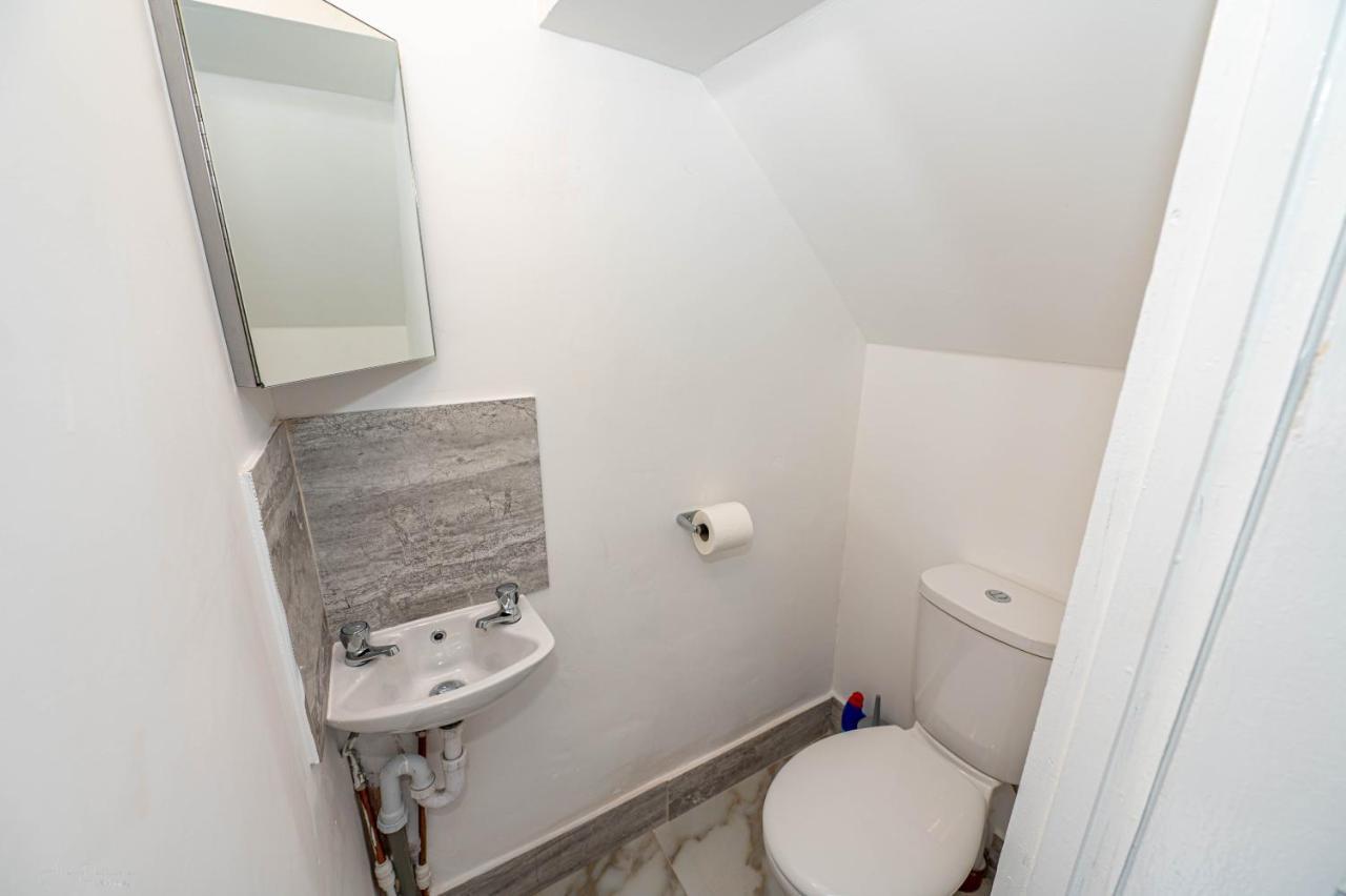 4 Bedrooms,2 Bathrooms House With Free Parking Plumstead  Esterno foto