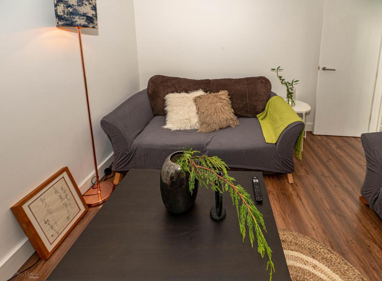 4 Bedrooms,2 Bathrooms House With Free Parking Plumstead  Esterno foto