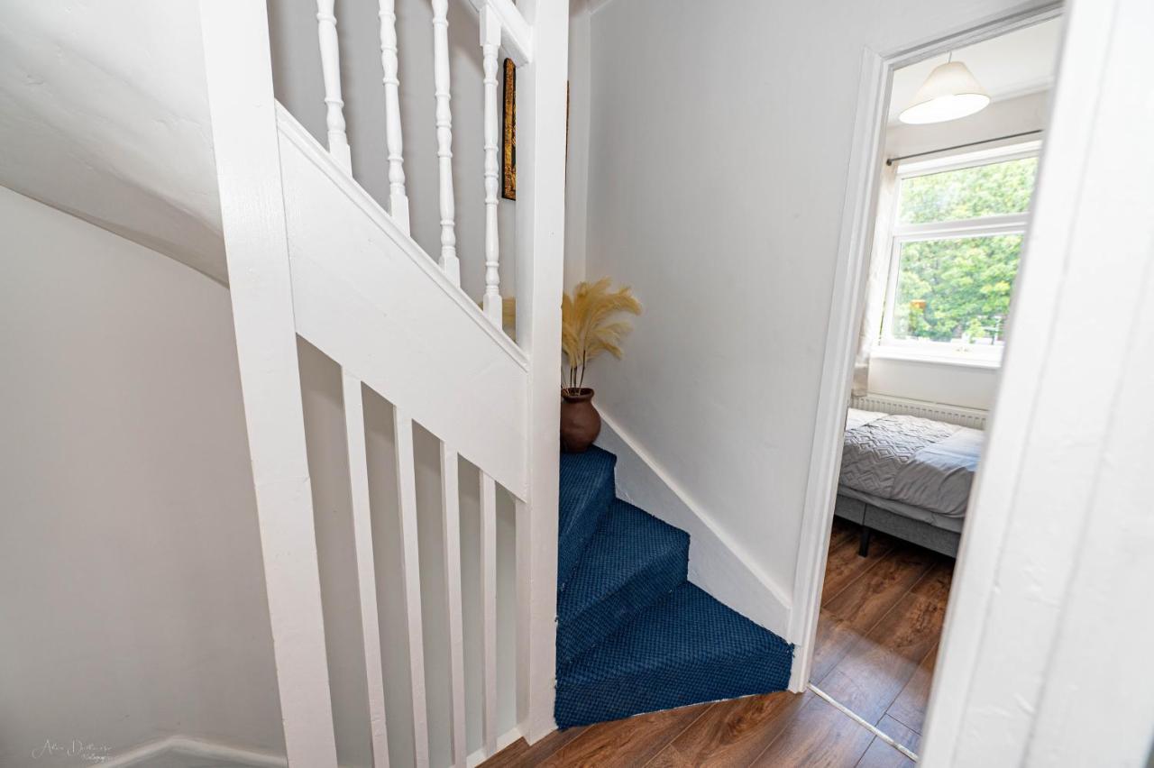4 Bedrooms,2 Bathrooms House With Free Parking Plumstead  Esterno foto