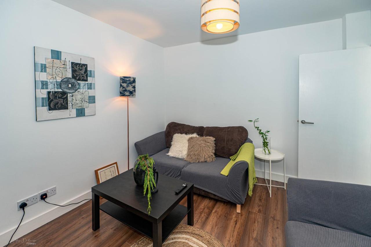 4 Bedrooms,2 Bathrooms House With Free Parking Plumstead  Esterno foto