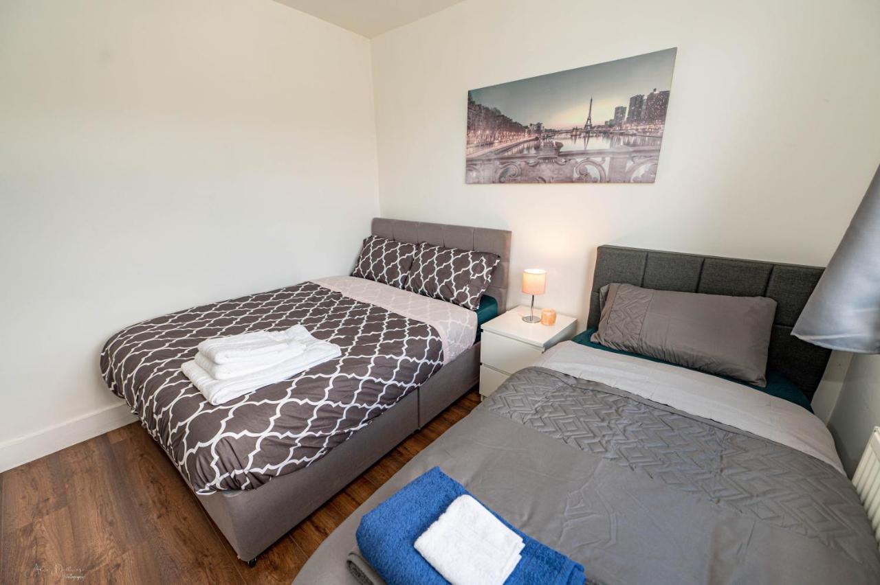 4 Bedrooms,2 Bathrooms House With Free Parking Plumstead  Esterno foto