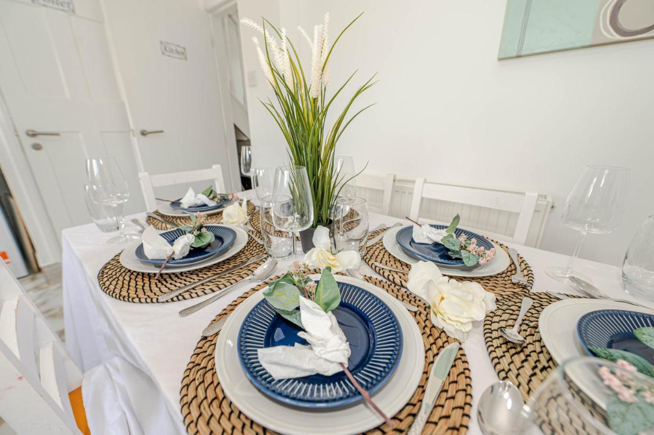 4 Bedrooms,2 Bathrooms House With Free Parking Plumstead  Esterno foto