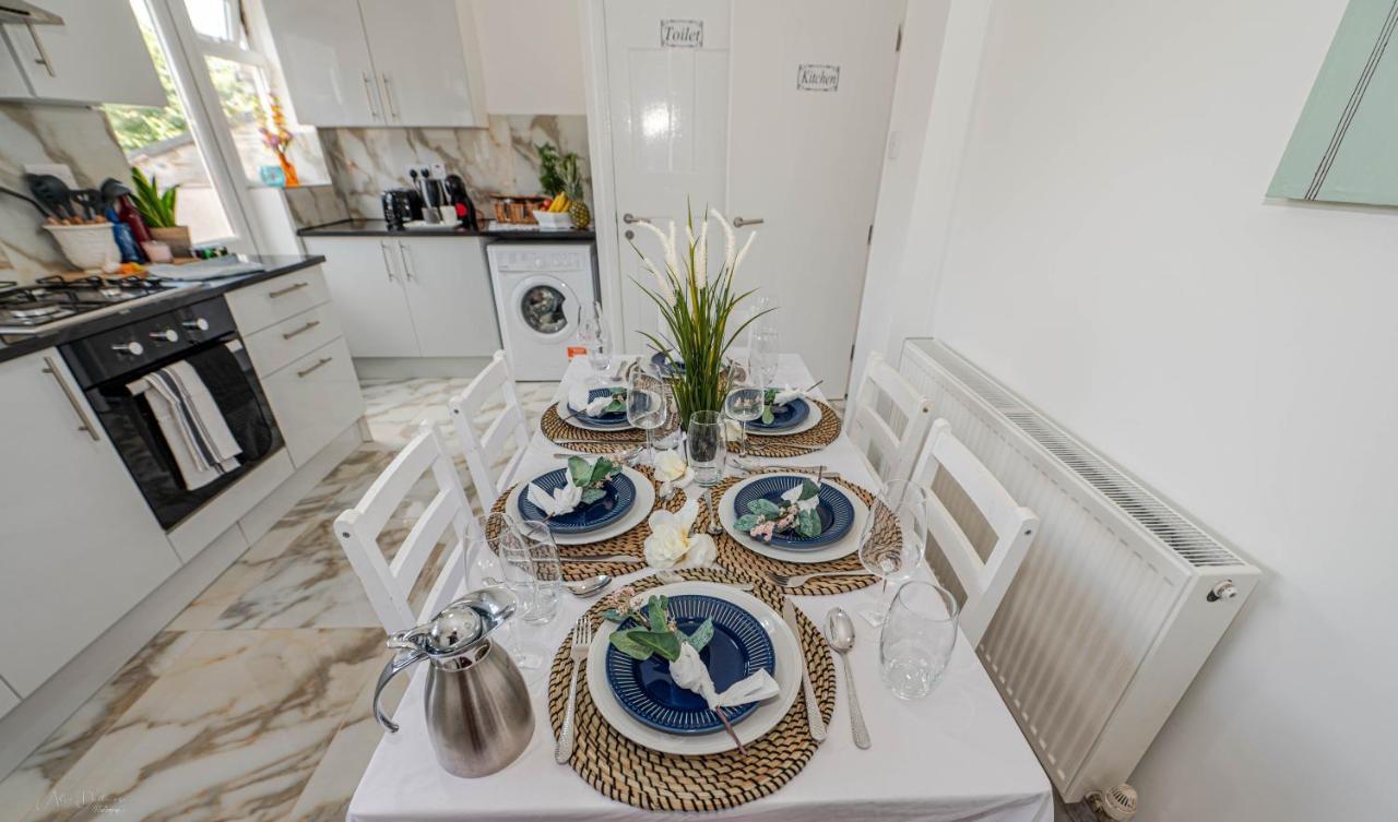 4 Bedrooms,2 Bathrooms House With Free Parking Plumstead  Esterno foto