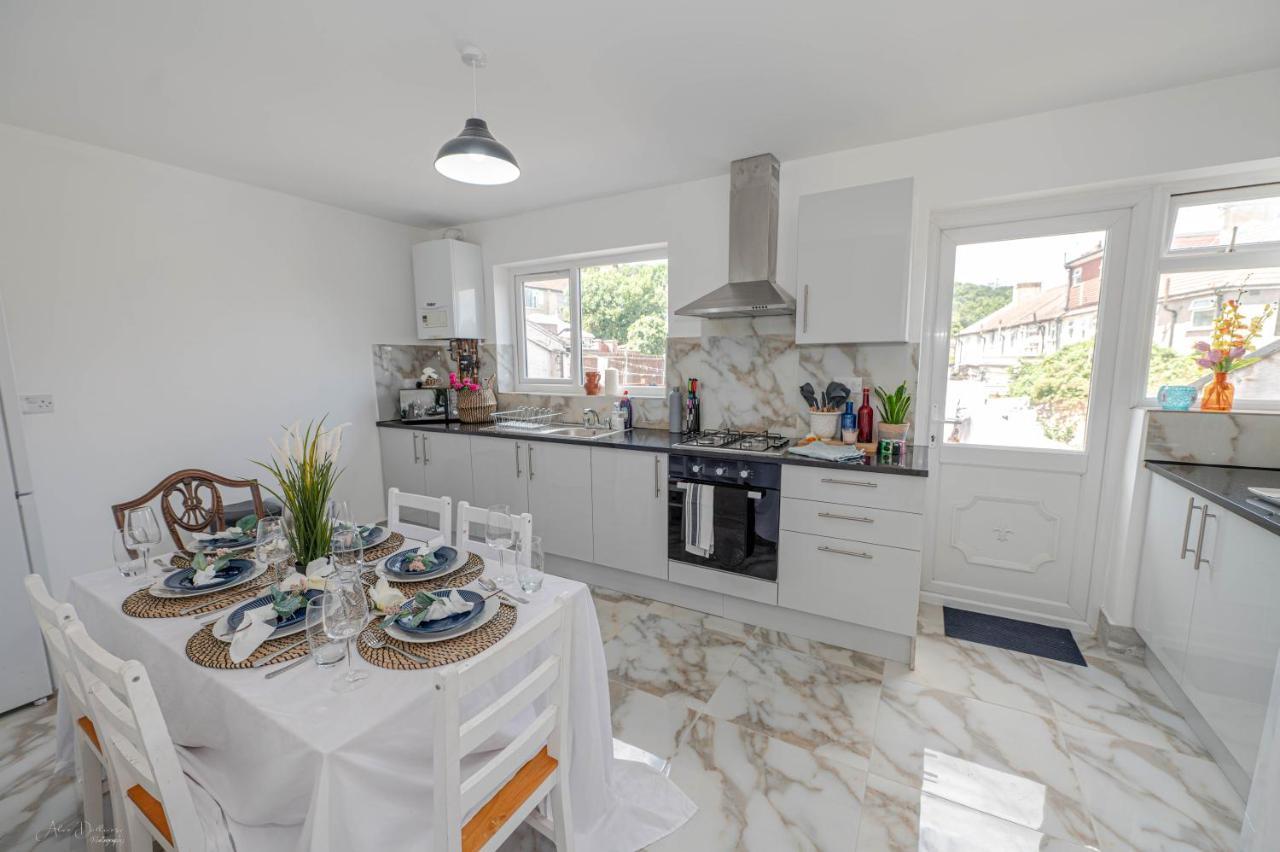 4 Bedrooms,2 Bathrooms House With Free Parking Plumstead  Esterno foto
