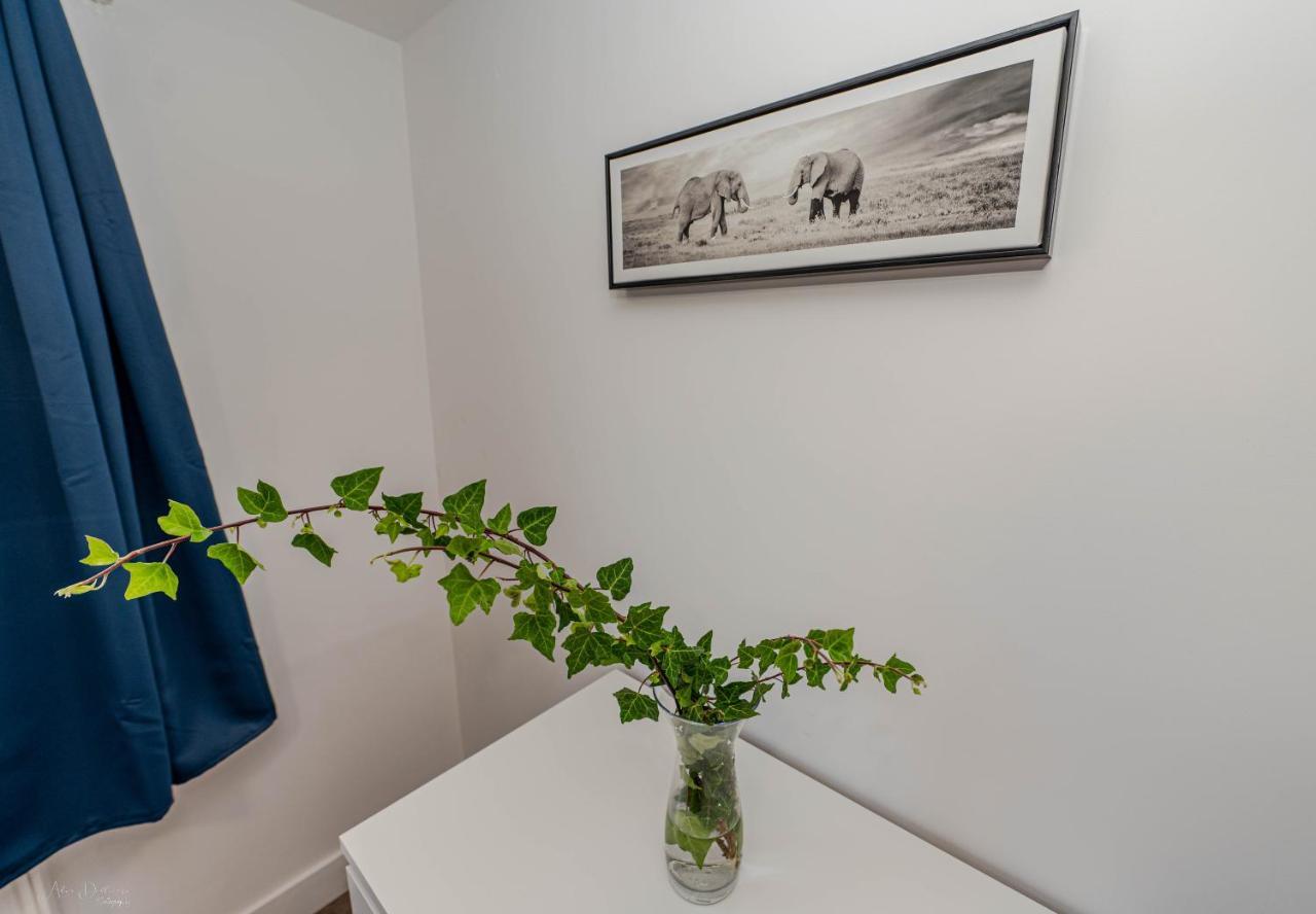 4 Bedrooms,2 Bathrooms House With Free Parking Plumstead  Esterno foto
