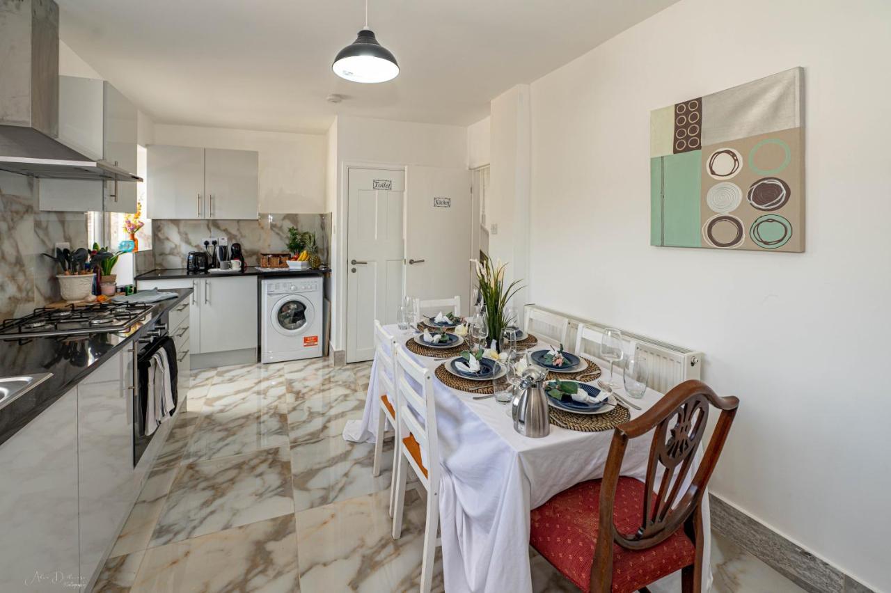 4 Bedrooms,2 Bathrooms House With Free Parking Plumstead  Esterno foto