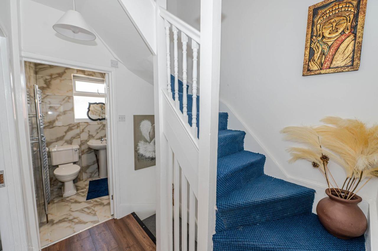 4 Bedrooms,2 Bathrooms House With Free Parking Plumstead  Esterno foto