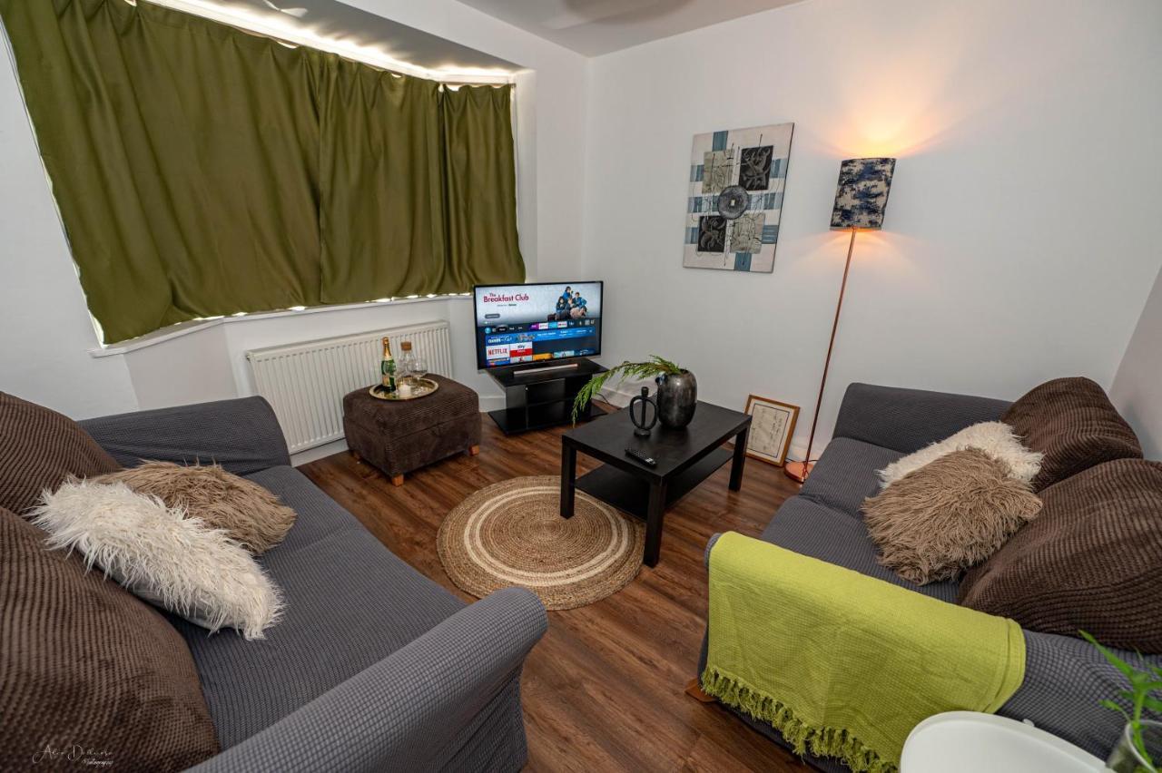 4 Bedrooms,2 Bathrooms House With Free Parking Plumstead  Esterno foto