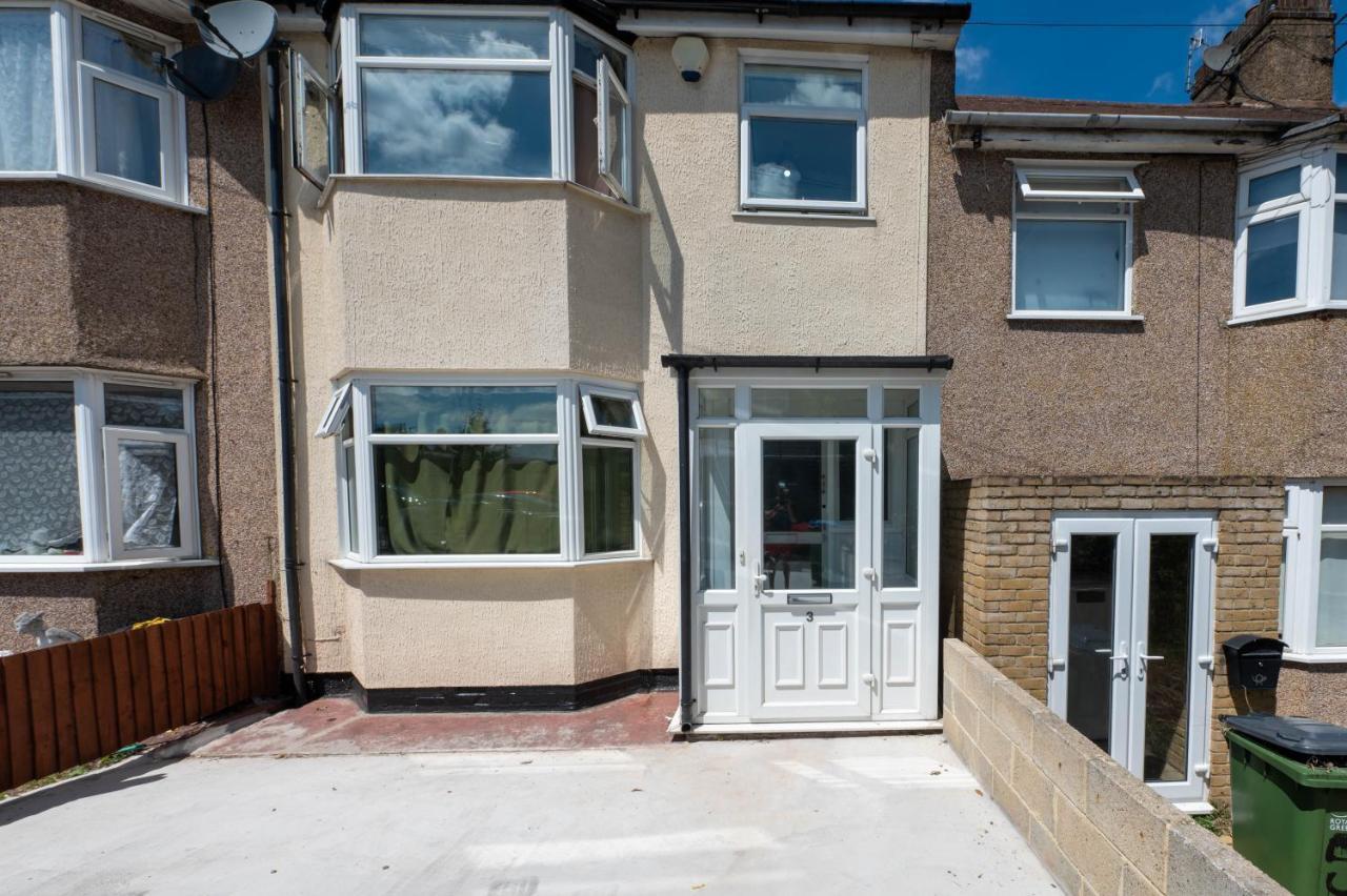 4 Bedrooms,2 Bathrooms House With Free Parking Plumstead  Esterno foto